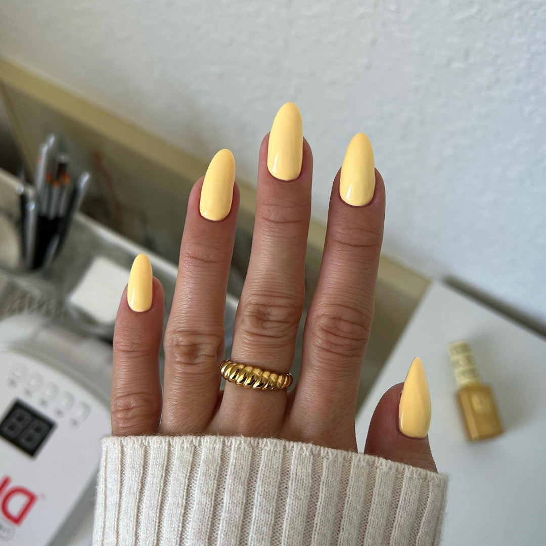 DND Diva #84 Dandelion – nail swatch