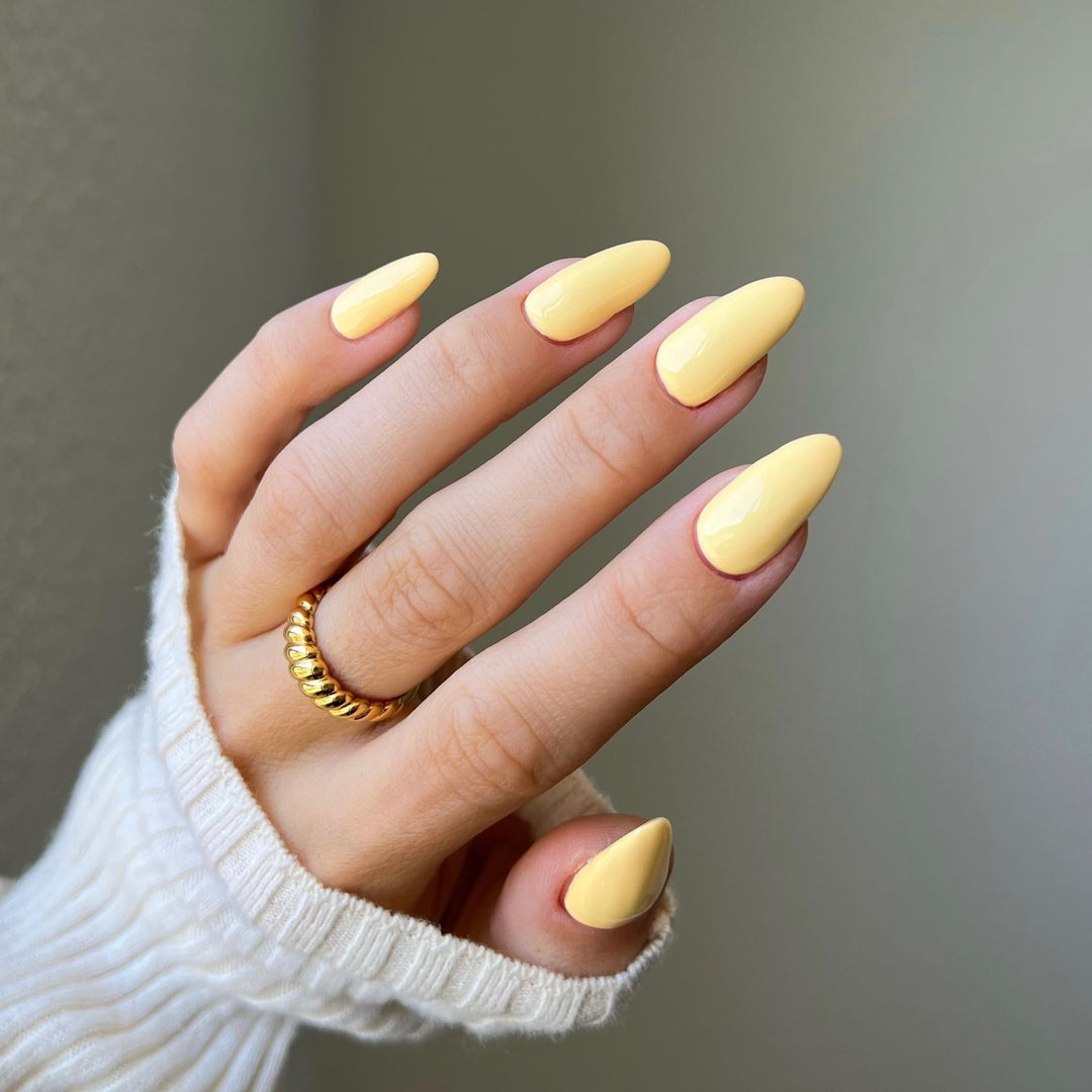 DND Diva #84 Dandelion – nail swatch 2