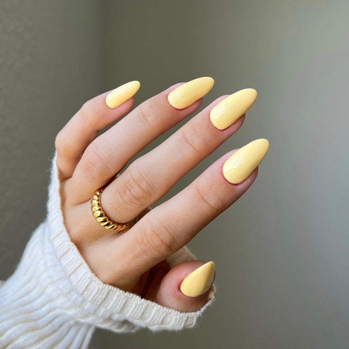 DND Diva #84 Dandelion – nail swatch 2