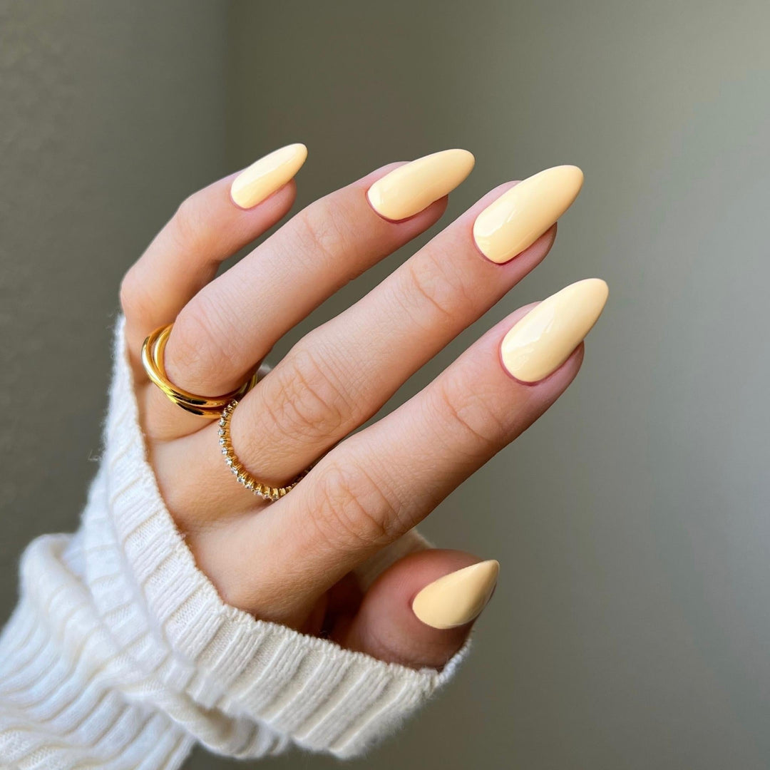 DND Diva #85 Banana Cream – nail swatch 2