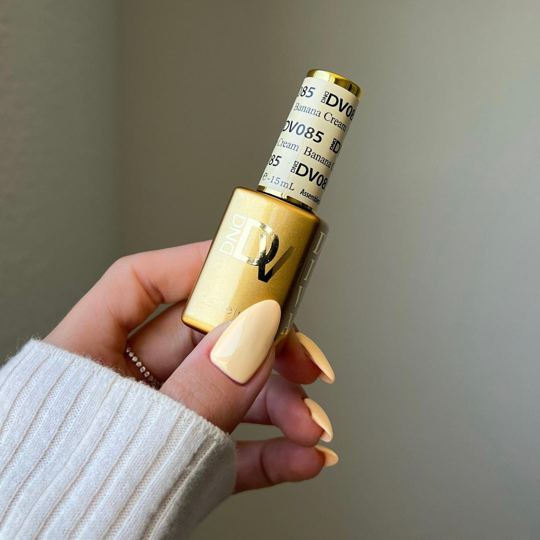 DND Diva #85 Banana Cream – nail swatch 3