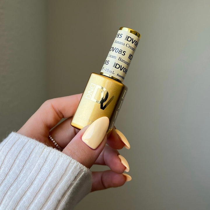 DND Diva #85 Banana Cream – nail swatch 3