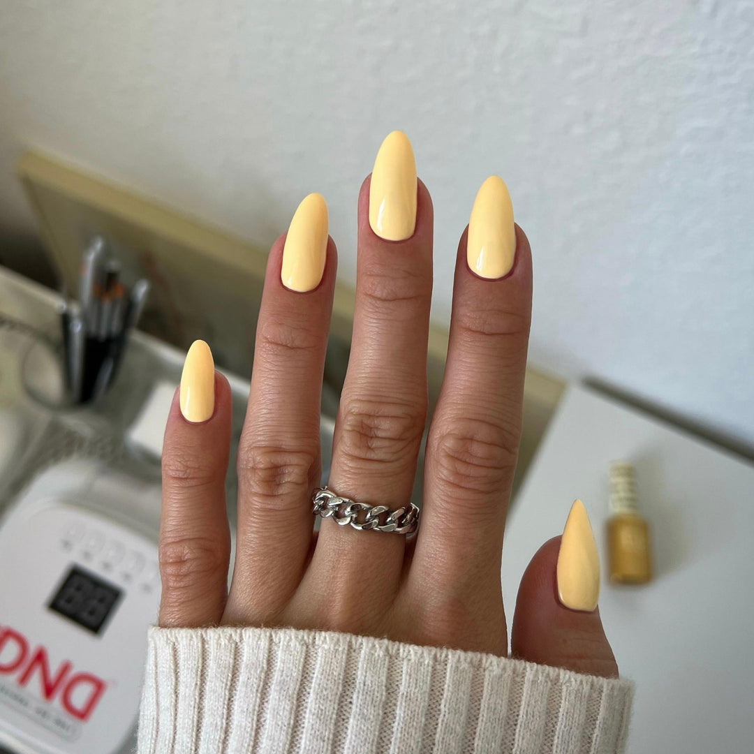 DND Diva #86 Plz Durian – nail swatch 2