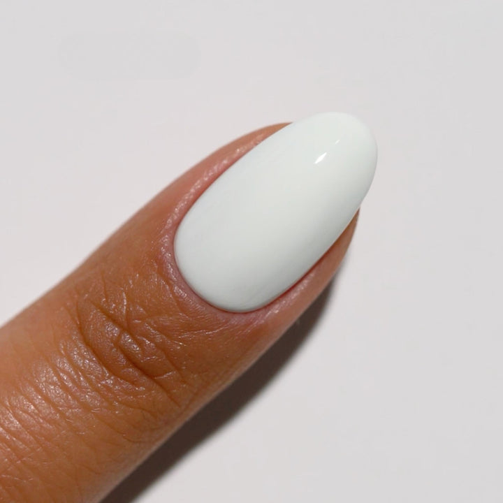 DND Diva #92 Glass Looking – nail swatch