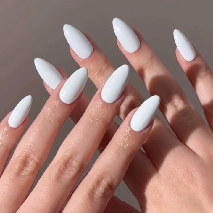 DND Diva #92 Glass Looking – nail swatch 6