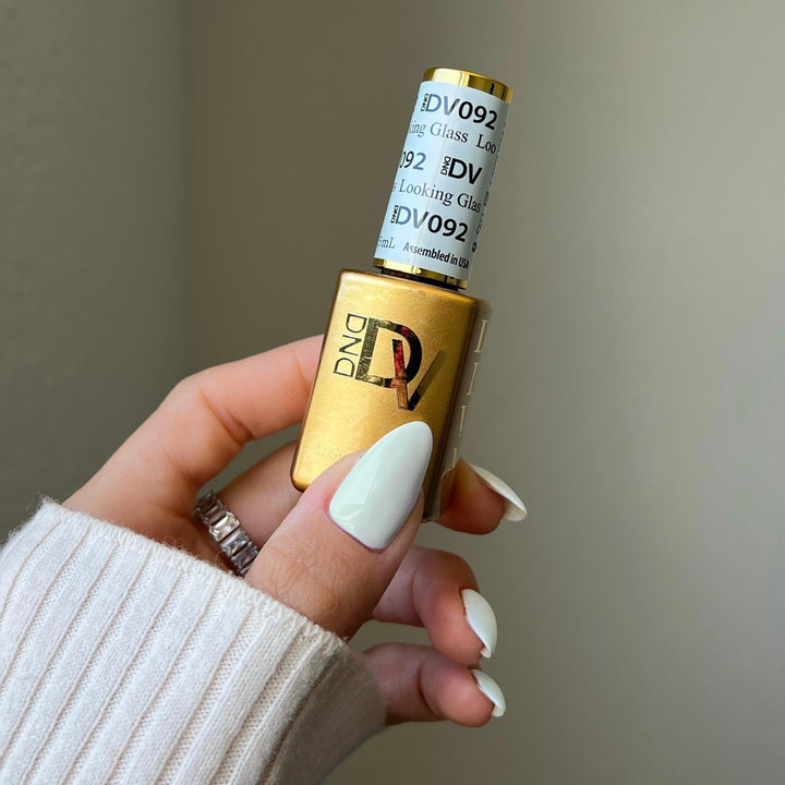 DND Diva #92 Glass Looking – nail swatch 5