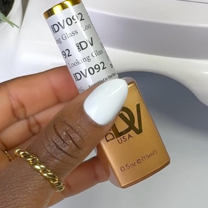 DND Diva #92 Glass Looking – nail swatch 2