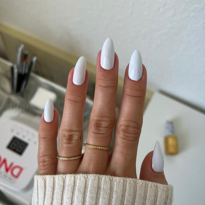 DND Diva #93 Standout – nail swatch 2