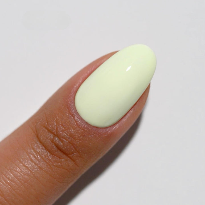 DND Diva #105 Pastel Pear – nail swatch 4