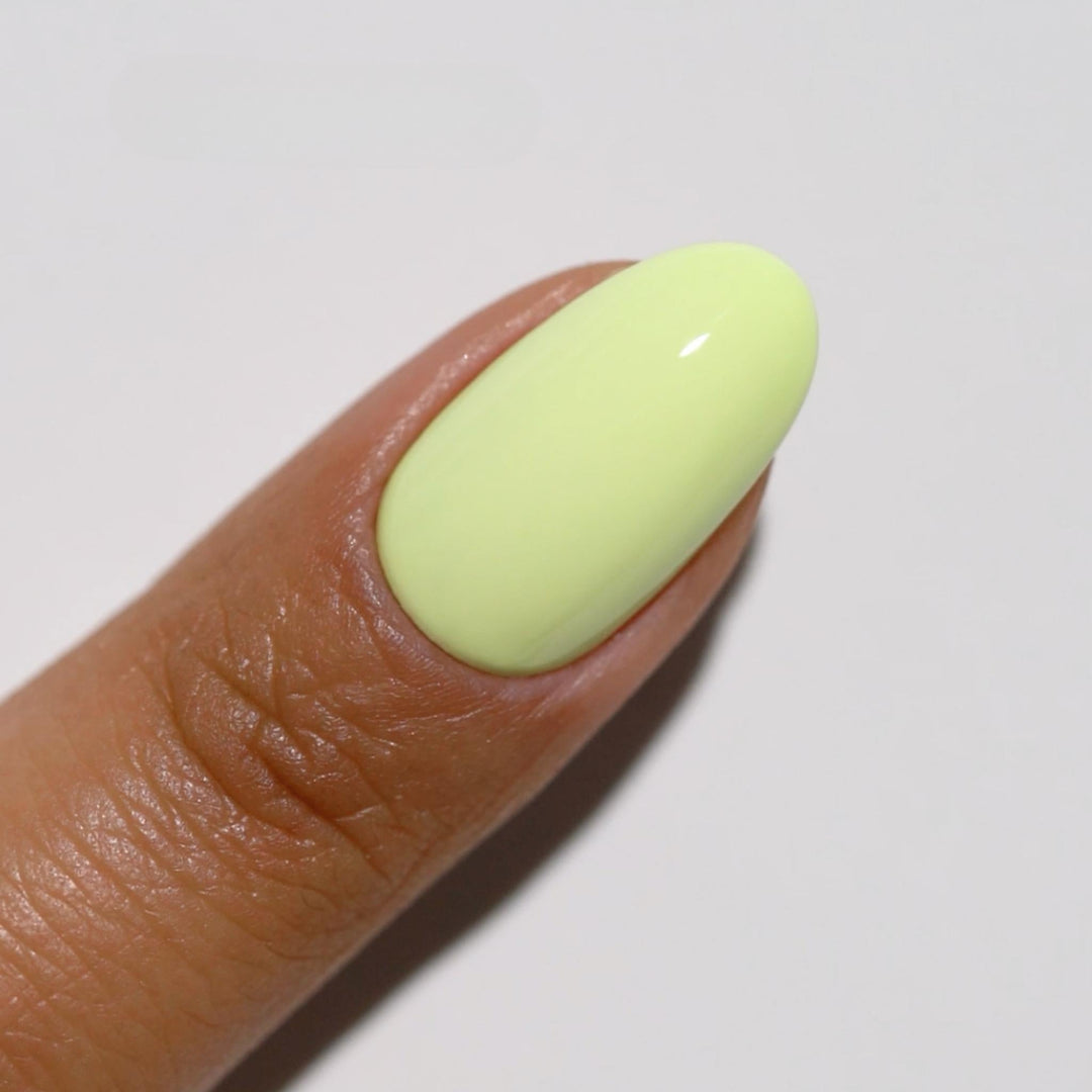 DND Diva #106 Lemonade Pistachio – nail swatch 2
