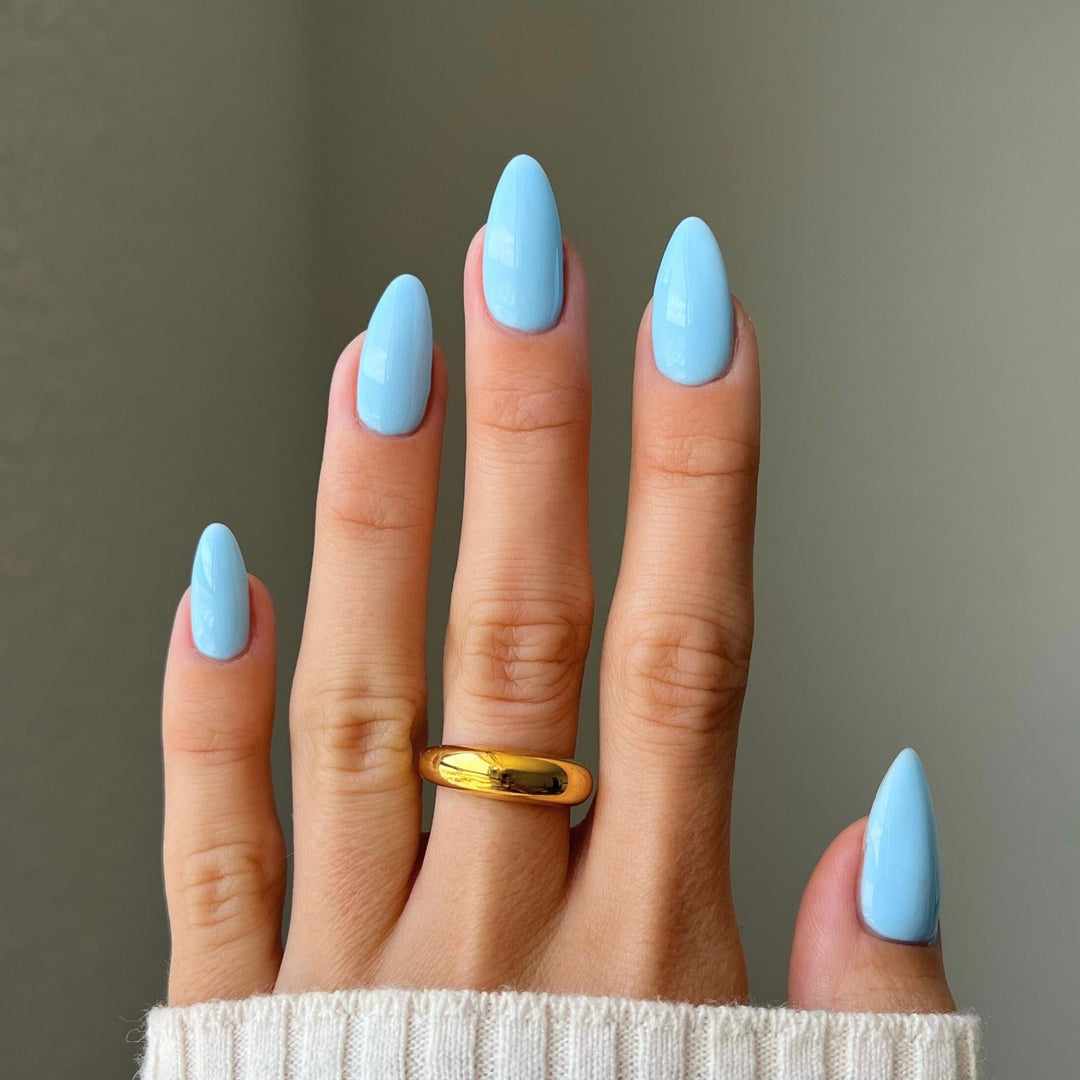 DND Diva #109 Sky High – nail swatch 3