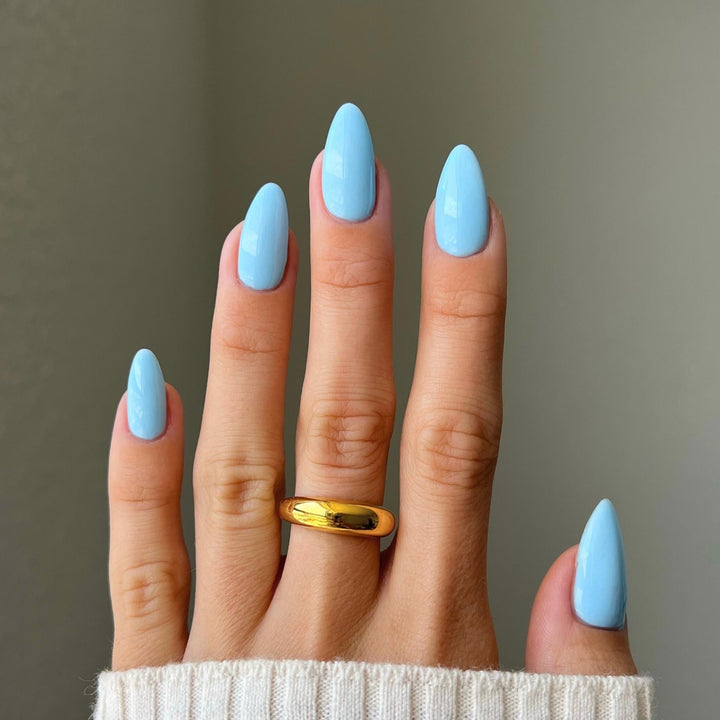 DND Diva #109 Sky High – nail swatch 3