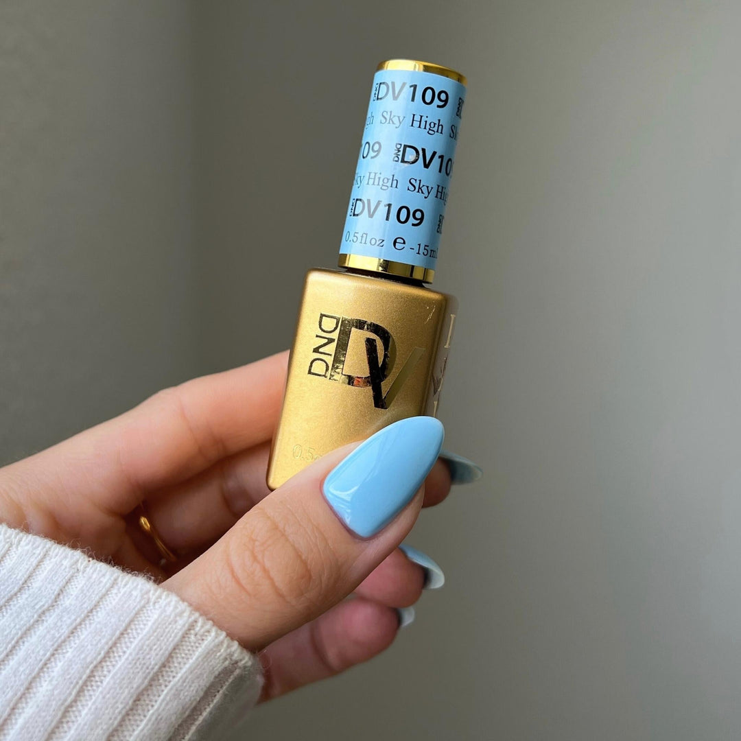 DND Diva #109 Sky High – nail swatch 2