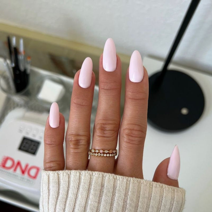 DND Diva #110 Little Miss Pointe – nail swatch