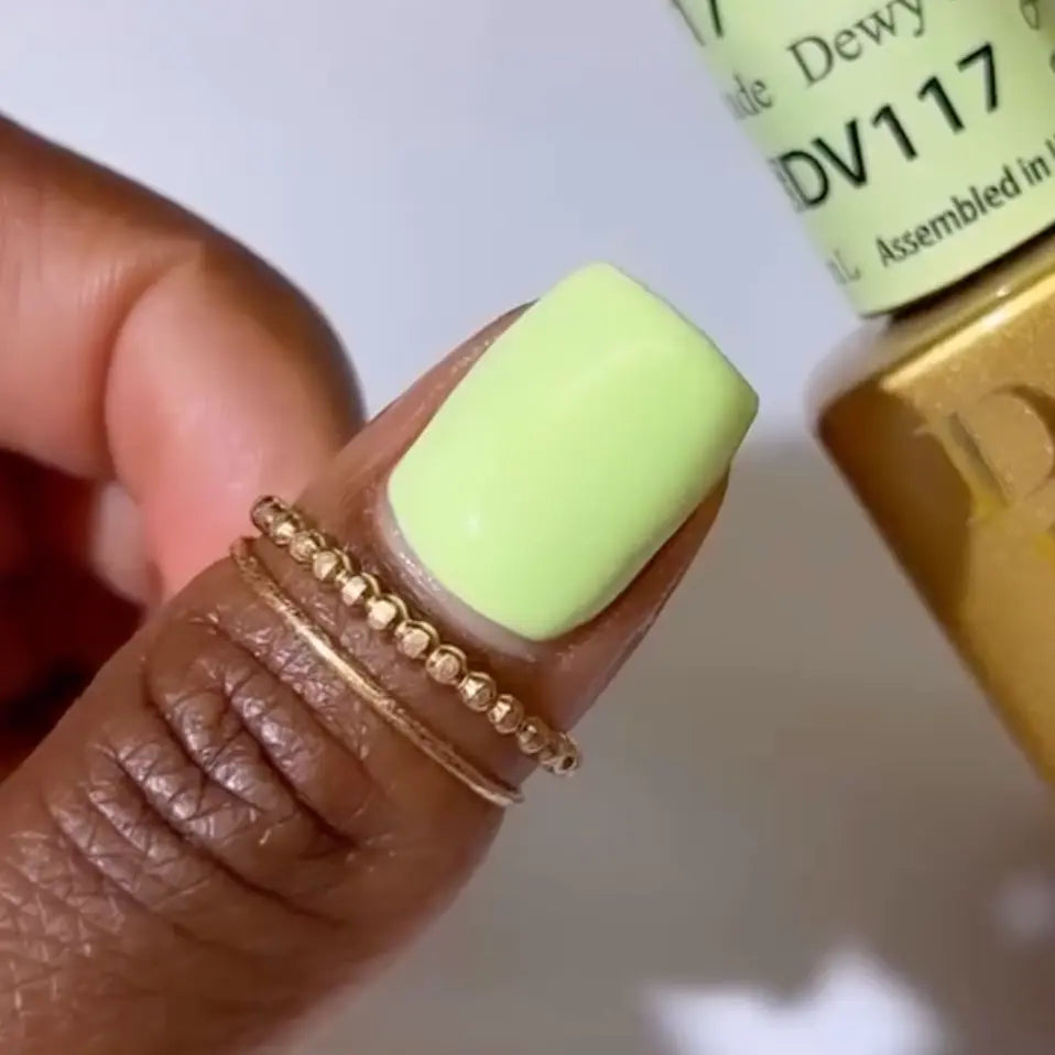 DND Diva #117 Dewy Limeade – nail swatch 4