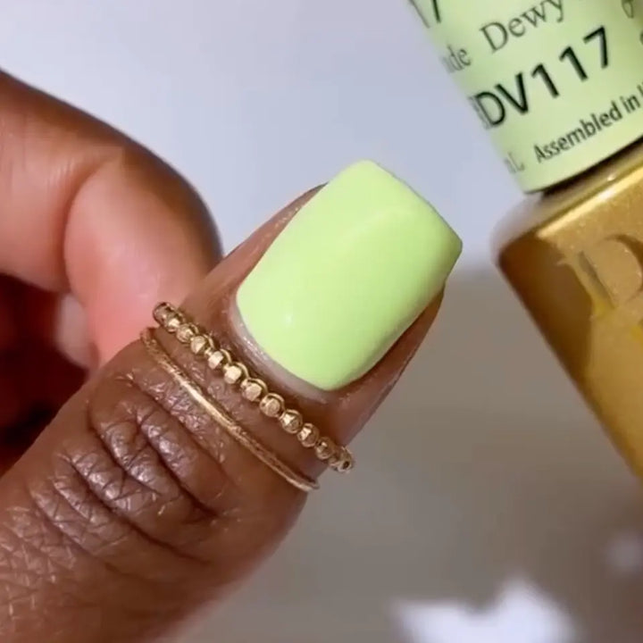 DND Diva #117 Dewy Limeade – nail swatch 4