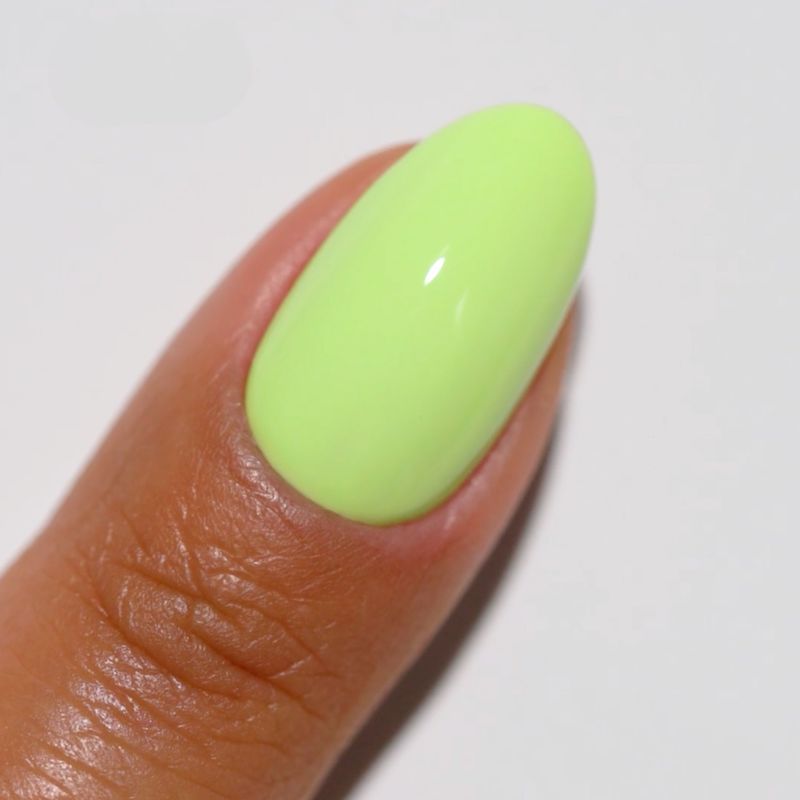 DND Diva #118 Pale Kiwi – nail swatch
