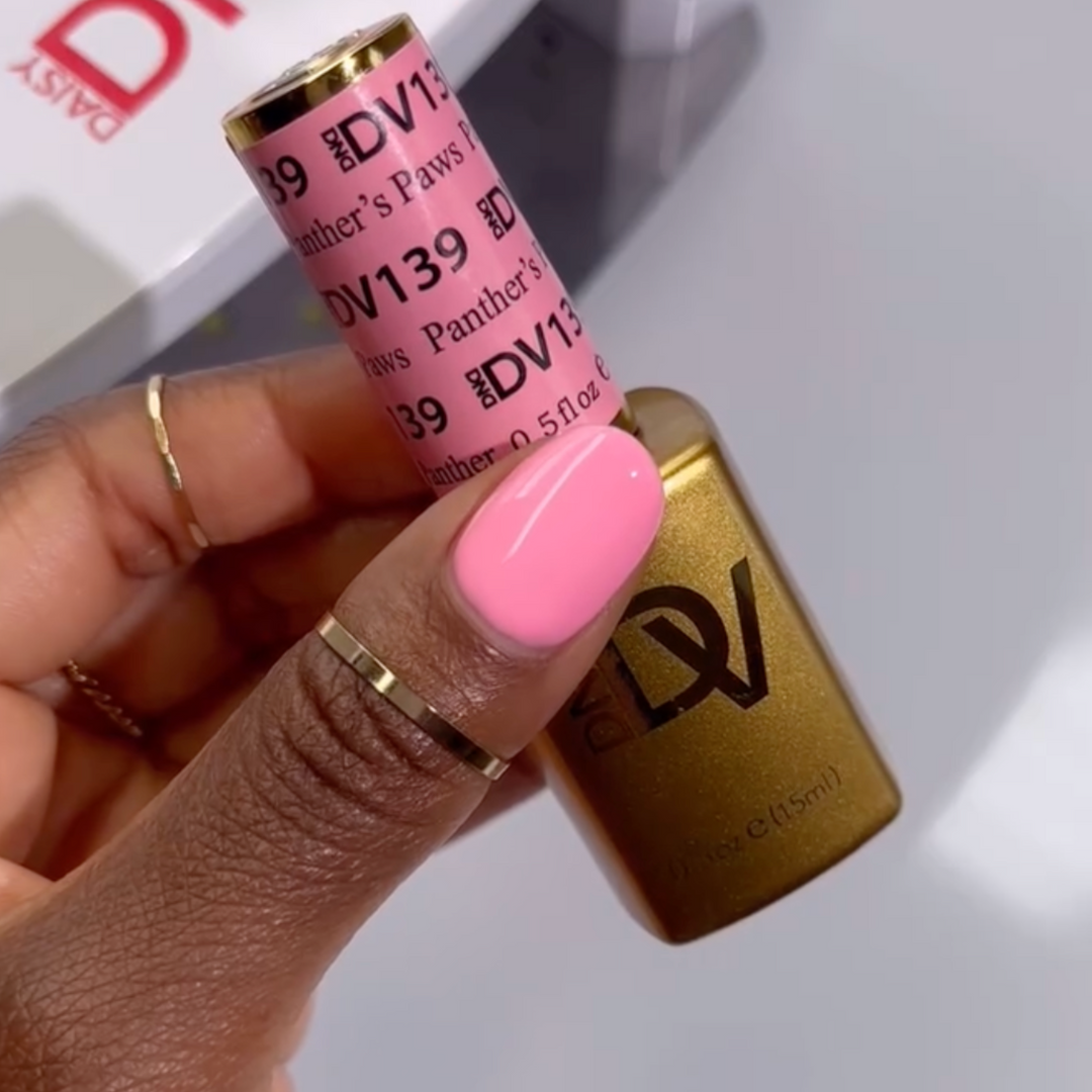 DND Diva #139 Panther's Paw – nail swatch