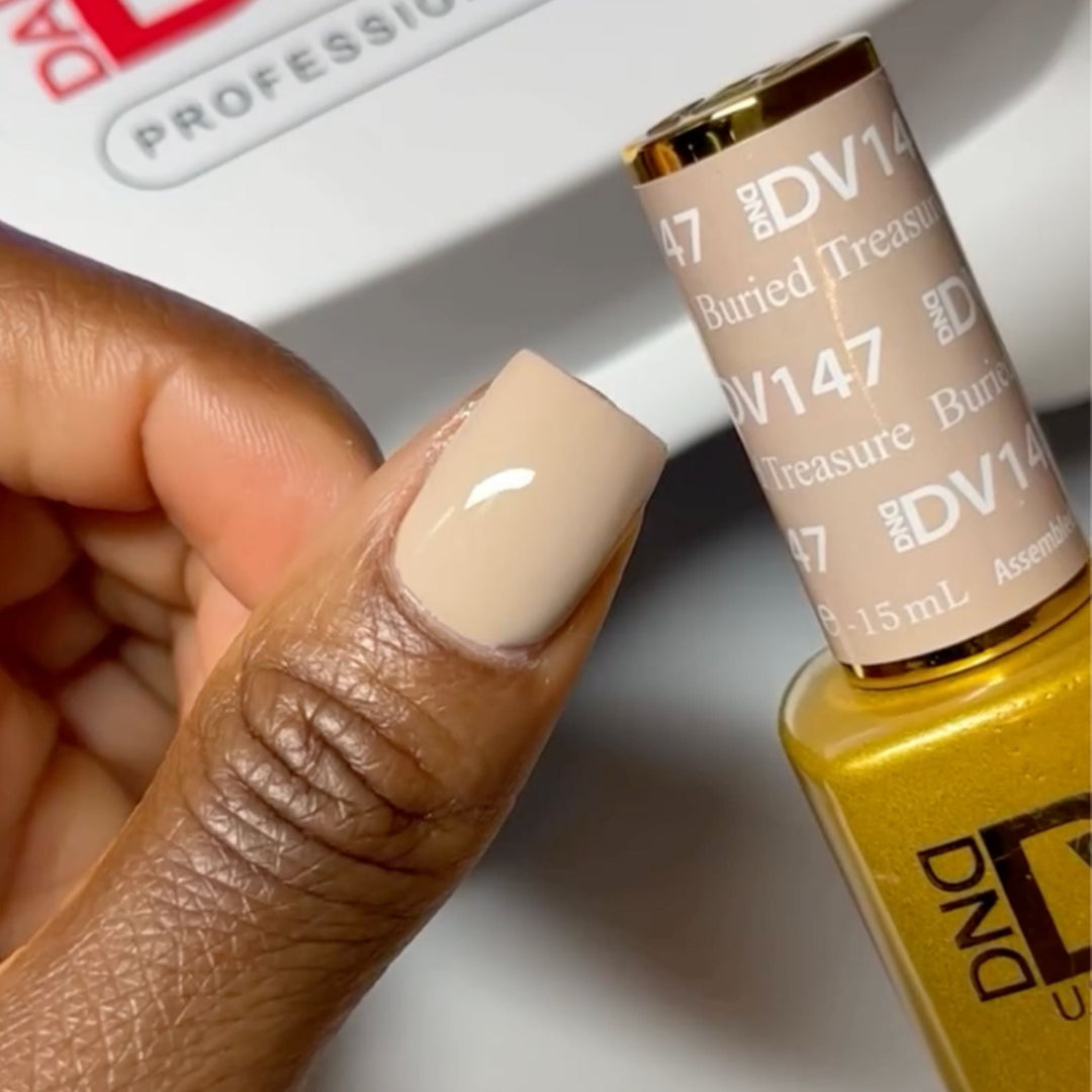 DND Diva #147 Buried Treasure – nail swatch 2