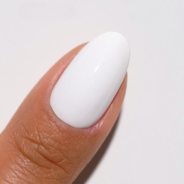 DND Diva #156 Perfect White – nail swatch