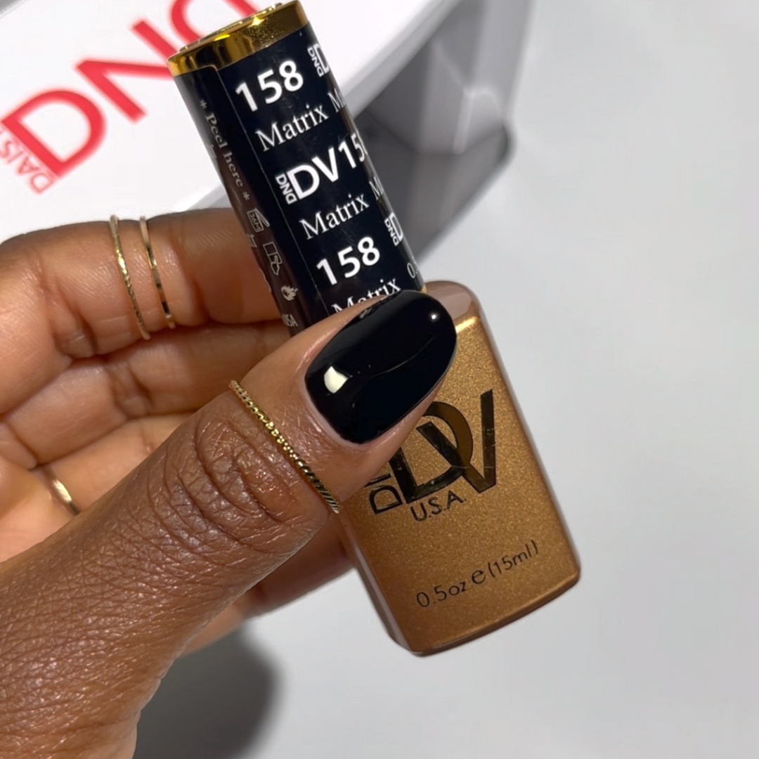 DND Diva #158 Matrix – nail swatch 2