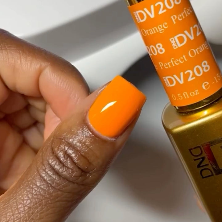 DND Diva #208 Perfect Orange – nail swatch 5