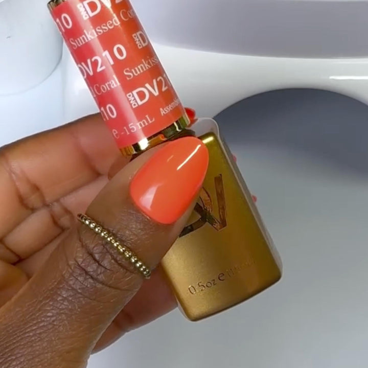 DND Diva #210 Sunkissed Coral – nail swatch 3