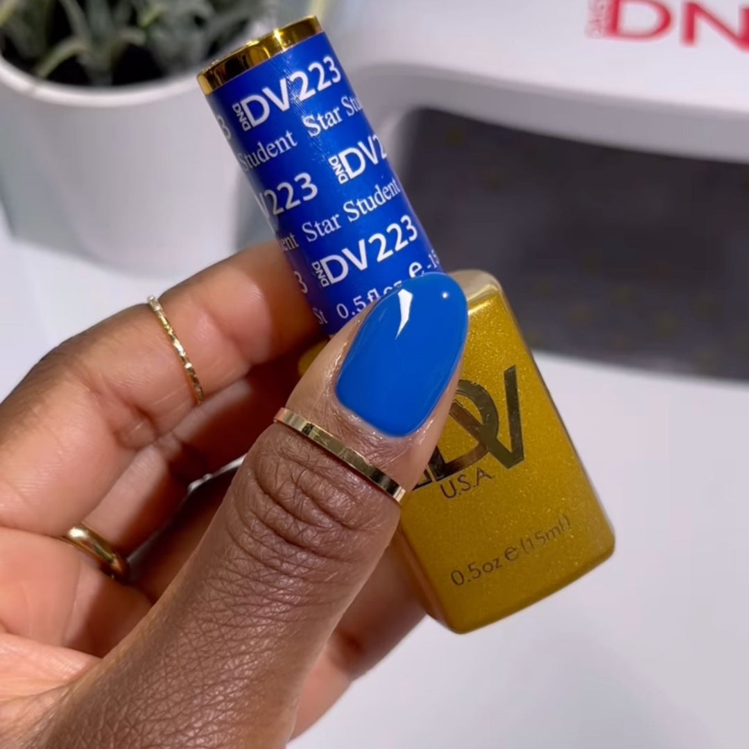 DND Diva #223 Star Student – nail swatch 4