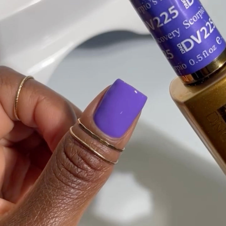 DND Diva #225 Scorpio's Discovery – nail swatch 6