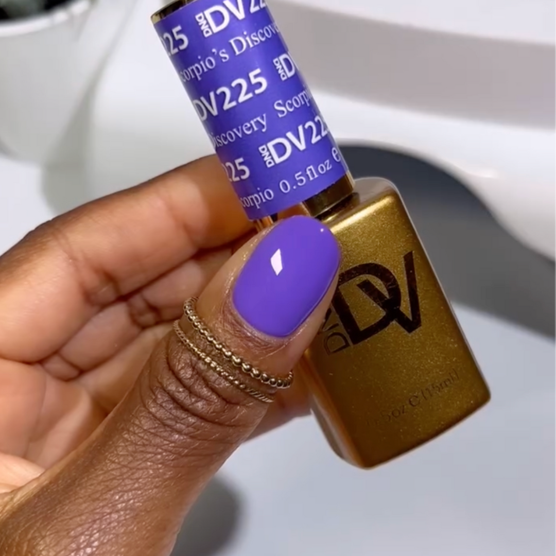 DND Diva #225 Scorpio's Discovery – nail swatch 2