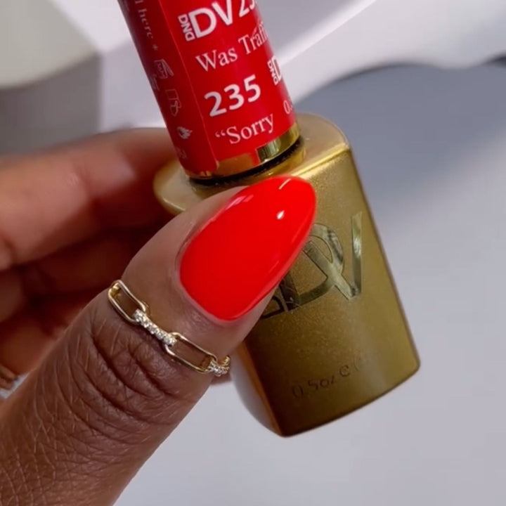 DND Diva #235 Sorry There Was Traffic – nail swatch 3