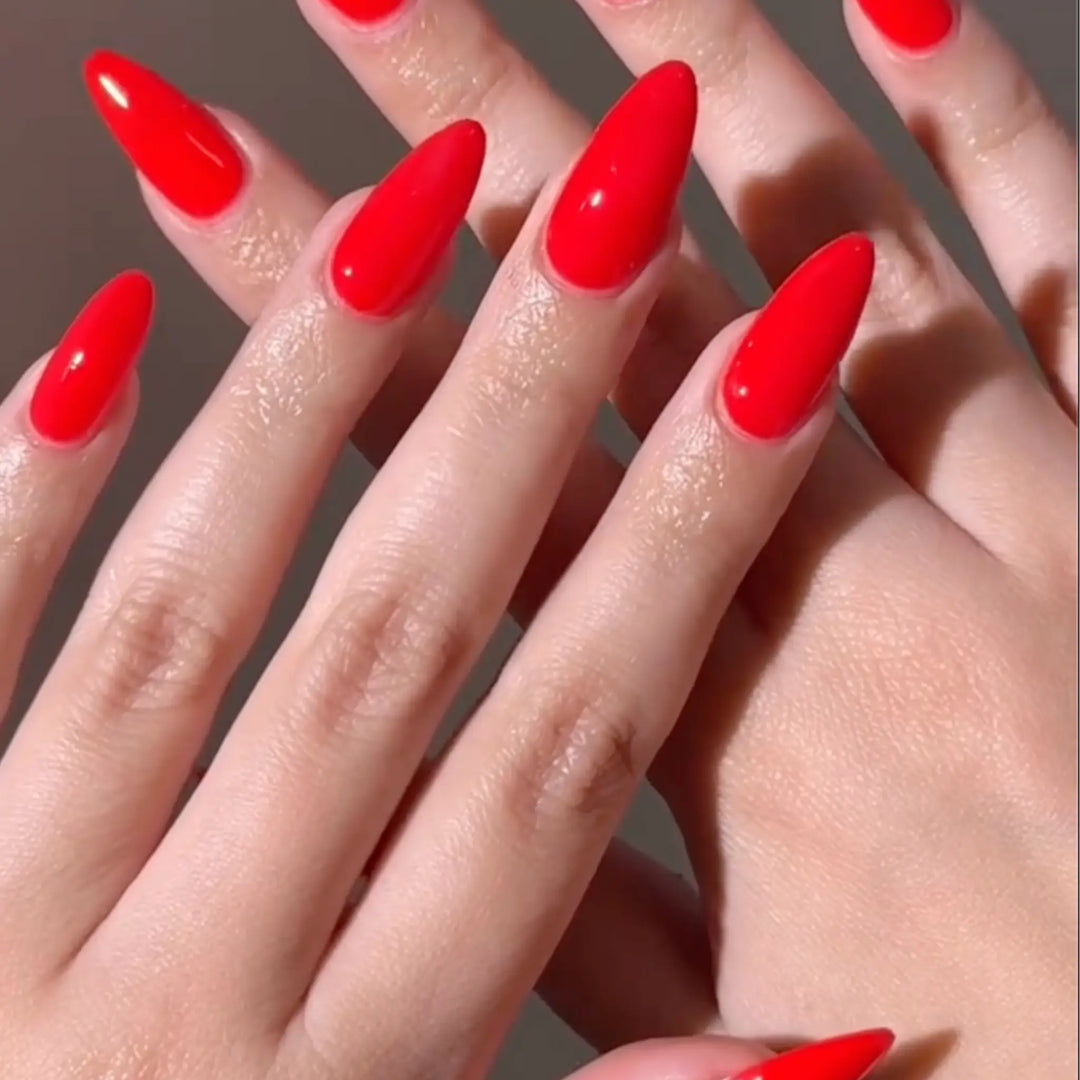 DND Diva #236 Heart Eyes 4 U – nail swatch 6