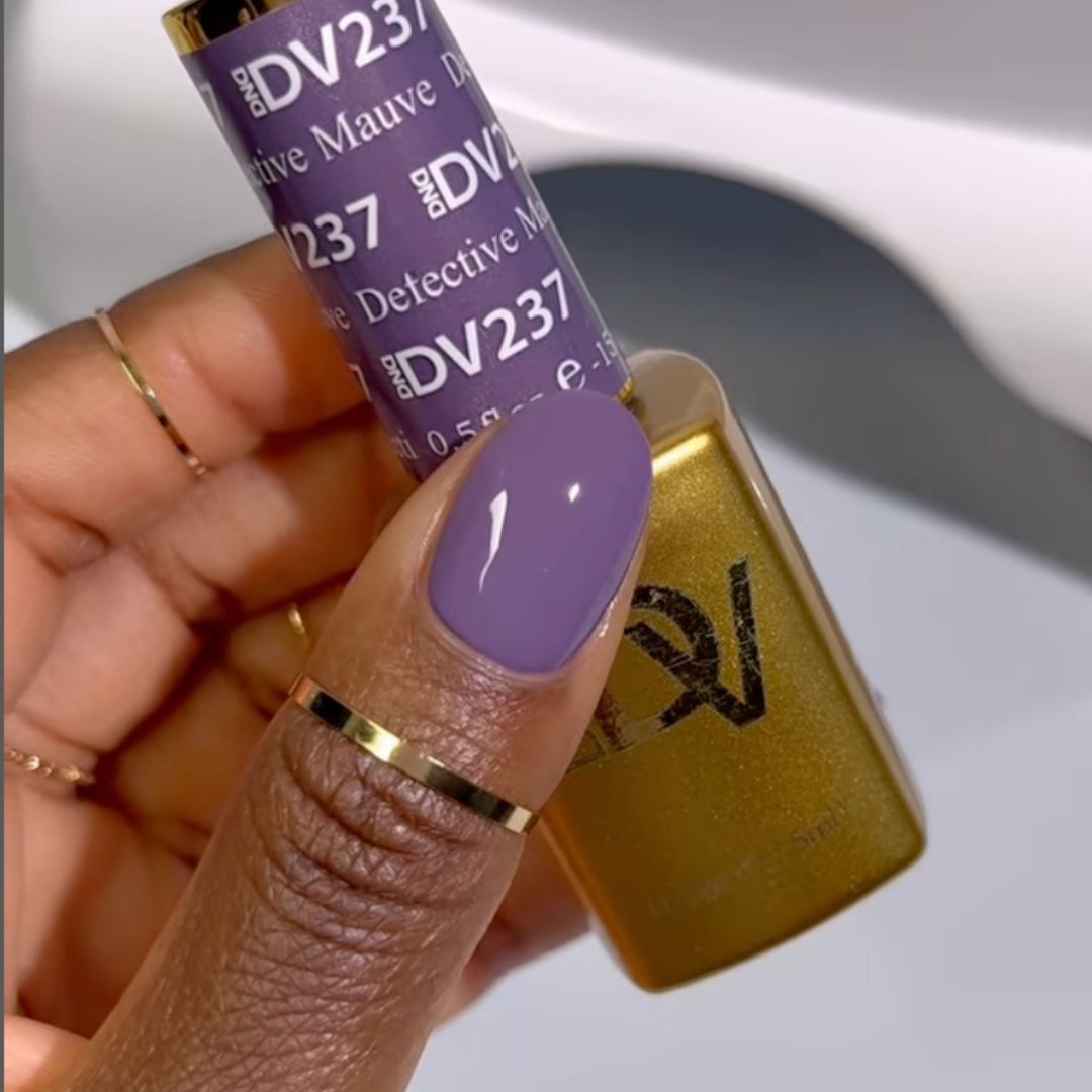 DND Diva #237 Detective Mauve – nail swatch 2