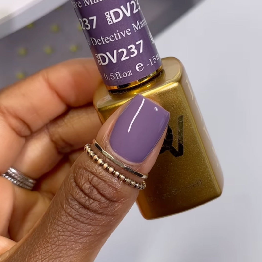DND Diva #237 Detective Mauve – nail swatch 4