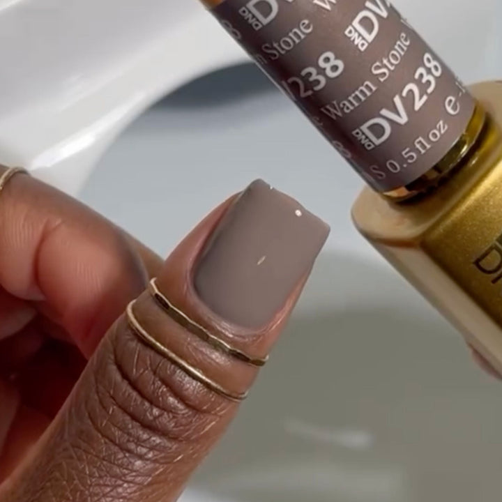 DND Diva #238 Warm Stone – nail swatch
