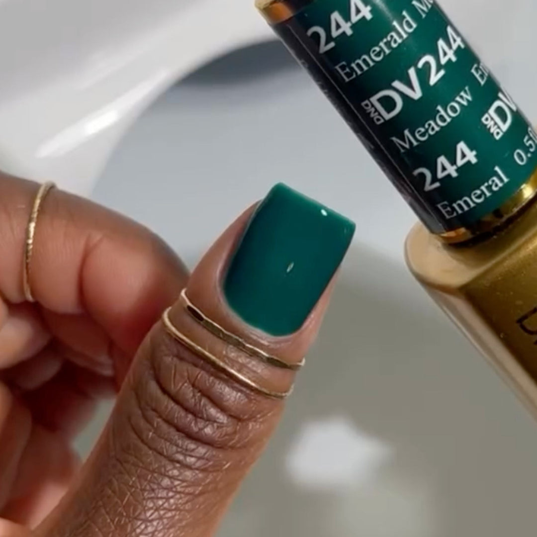 DND Diva #244 Emerald Meadow – nail swatch 5