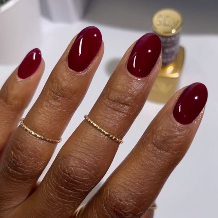 DND Diva #252 Silky Beets – nail swatch