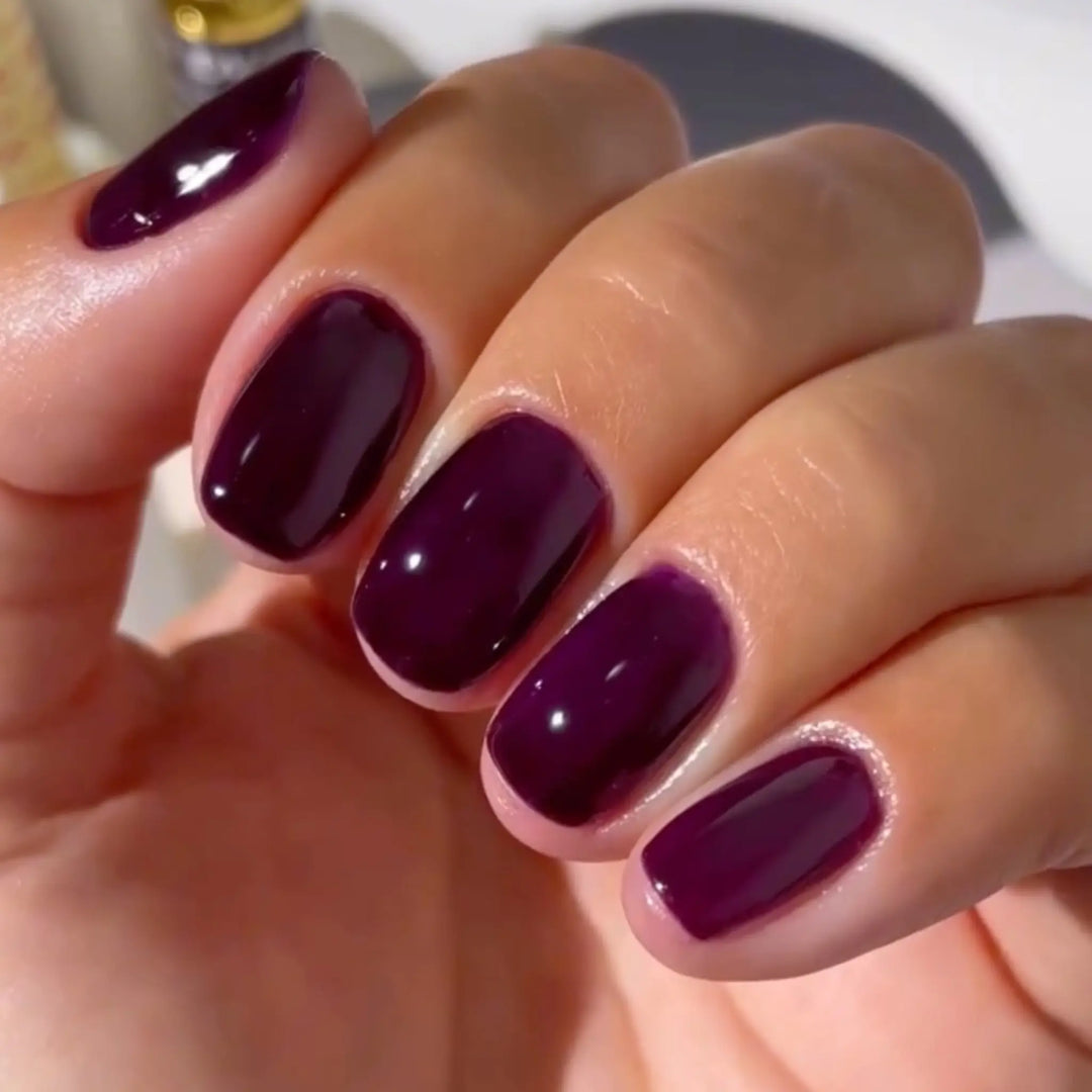 DND Diva #254 Vampire's Kiss – nail art