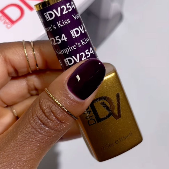 DND Diva #254 Vampire's Kiss – nail swatch 4