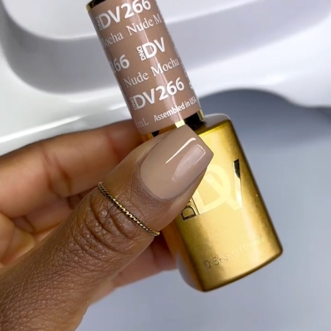 DND Diva #266 Nude Mocha – nail swatch 3