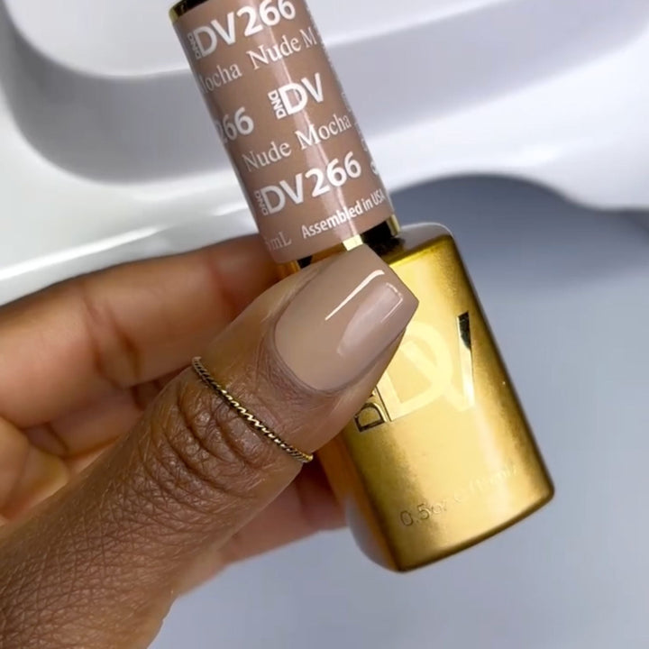 DND Diva #266 Nude Mocha – nail swatch 3