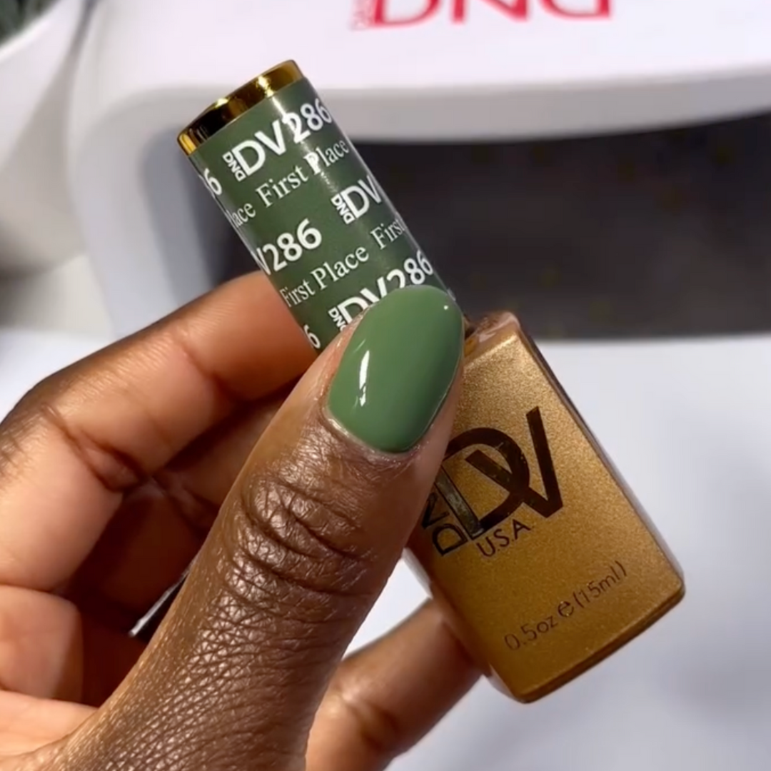 DND Diva #286 First Place – nail swatch 2