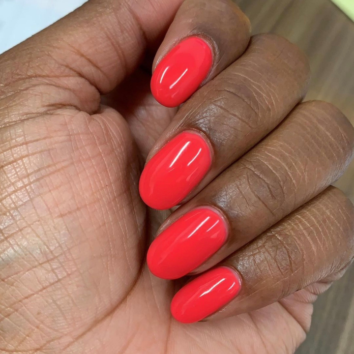 DND Gel #414 Summer Hot Pink – nail swatch