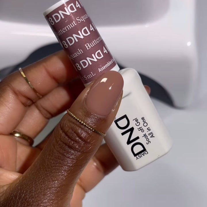 DND Gel #418 Butternut Squash – nail swatch