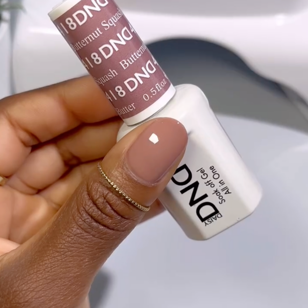 DND Gel #418 Butternut Squash – nail swatch 4