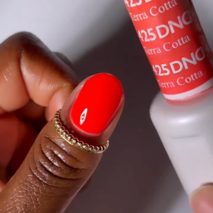 DND Gel #425 Terra Cotta – nail swatch