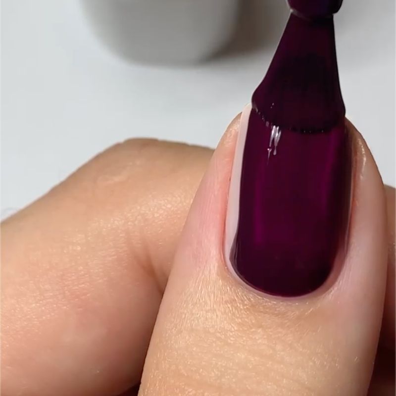 DND Gel #428 Rosewood – nail swatch 2