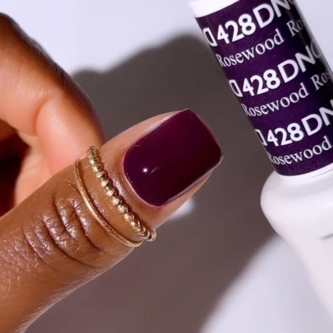 DND Gel #428 Rosewood – nail swatch