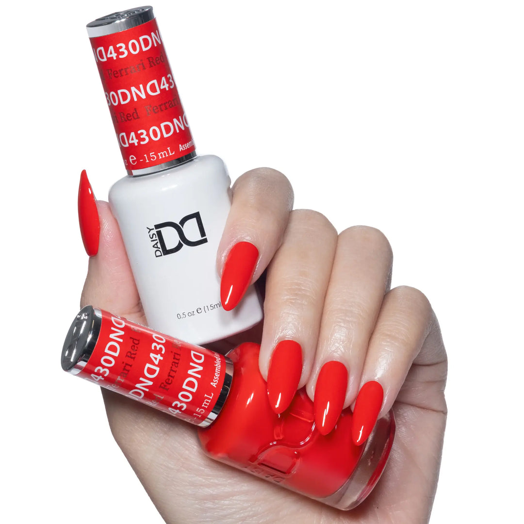 DND Gel #430 Ferrari Red – nail swatch