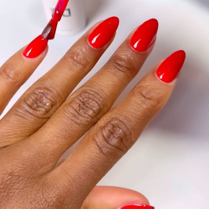 DND Gel #430 Ferrari Red – nail swatch 4